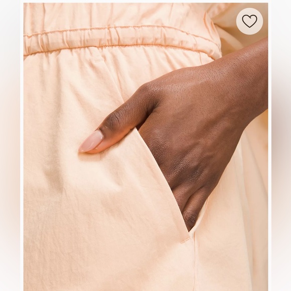 Lululemon Cinchable Waist High-Rise Woven Short 3.5" - Picture 4 of 6